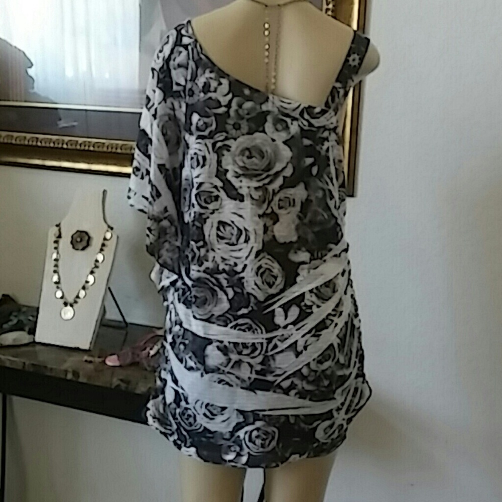 Banabee Black and White Party Blouse - Picture 5 of 8